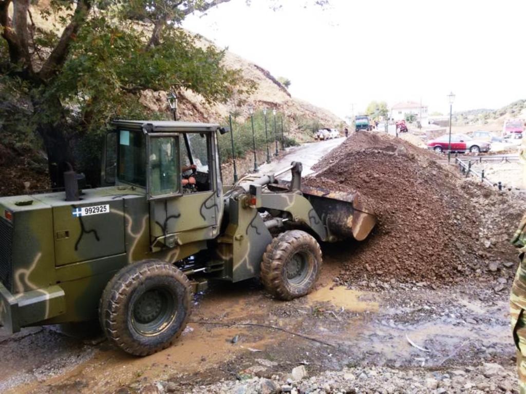 Οι ένοπλες δυνάμεις και πάλι στην πρώτη γραμμή για την κακοκαιρία – Μέσα του μηχανικού για την διάσωση των κατοίκων