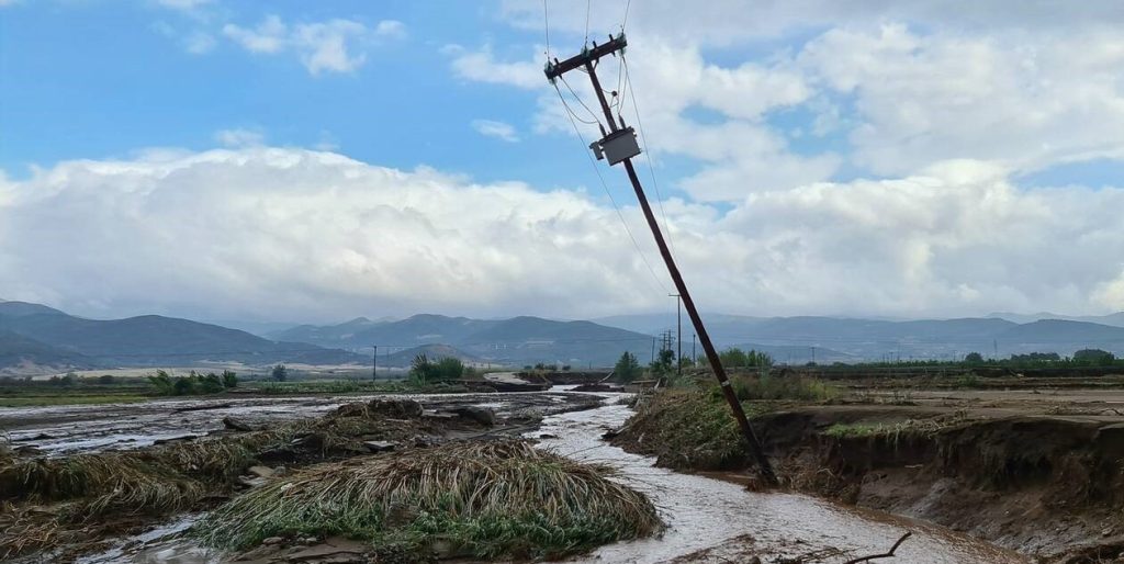 Κακοκαιρία «Ιανός»: Σε ποιες περιοχές έχει αποκατασταθεί η ηλεκτροδότηση – Πού συνεχίζονται οι εργασίες