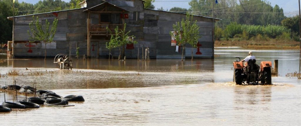 Κακοκαιρία «Ιανός»: Εγκλωβισμένοι 40 κάτοικοι χωριού στην Καρδίτσα