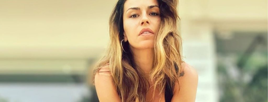 Χριστίνα Κολέτσα: Ποζάρει topless και ο ανδρικός πληθυσμός «υποκλίνεται» (φωτο)