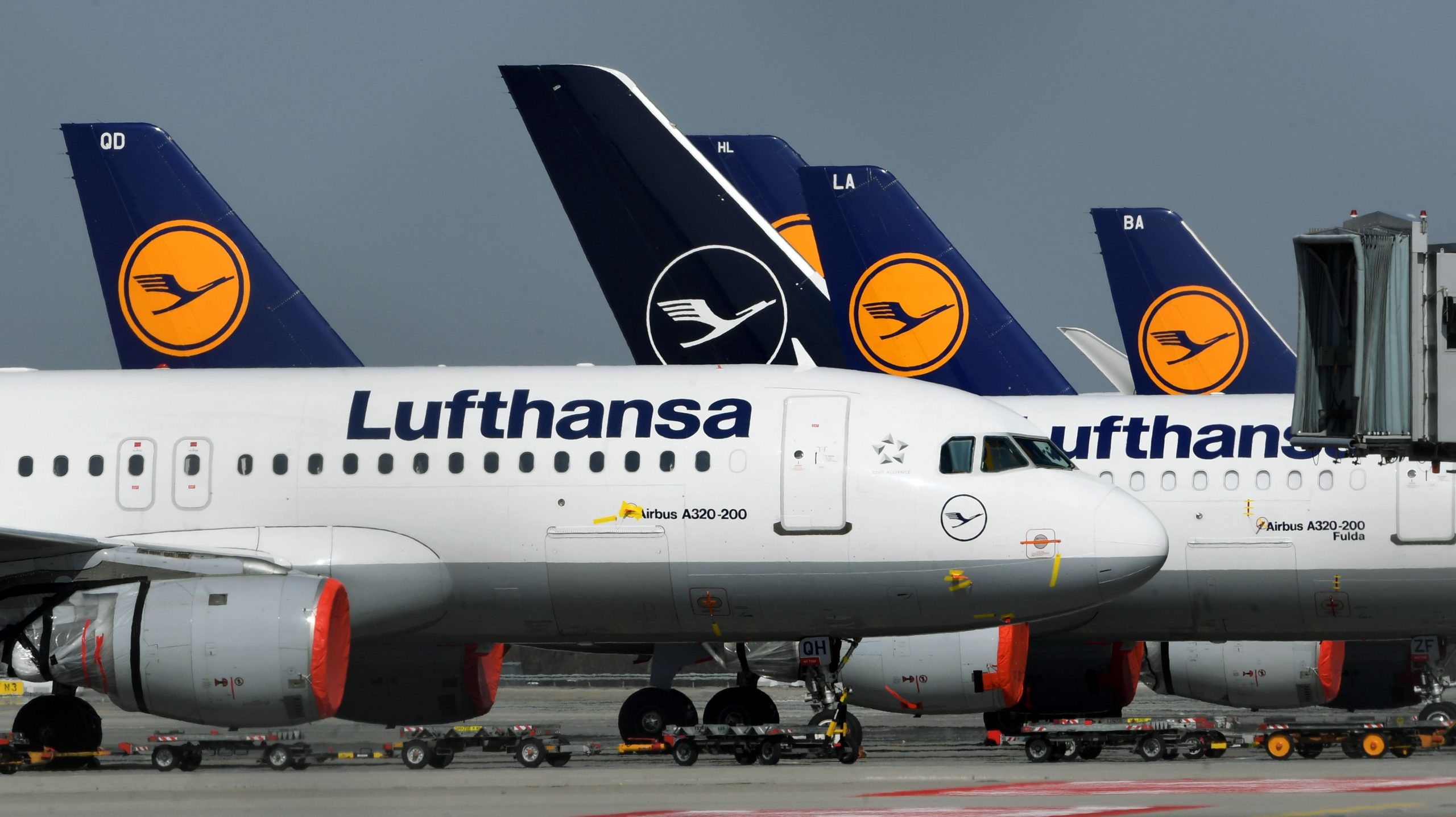 «Γονάτισε» η Lufthansa – Καθηλώνει 150 αεροπλάνα και καταργεί χιλιάδες θέσεις εργασίας