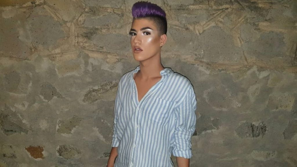 Big Brother: Ο Θέμης πήρε τα πινέλα και έκανε «κουκλίτσα» συμπαίκτη του