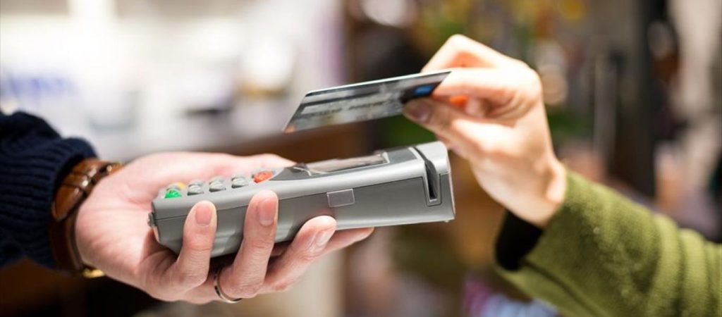 Ελληνική Ένωση Τραπεζών: Μέχρι 31 Δεκεμβρίου οι ανέπαφες συναλλαγές ως 50 ευρώ χωρίς τη χρήση PIN