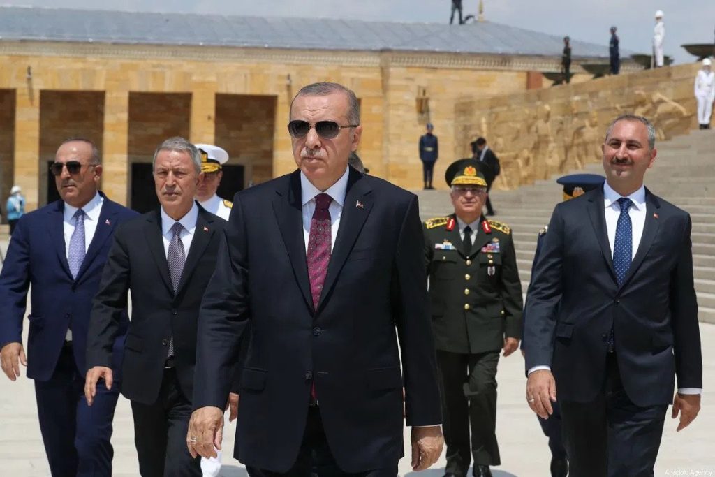 Σκληρό άρθρο από Le Figaro κατά Τουρκίας: Αφού εξόντωσε Αρμένιους, Έλληνες και Κούρδους δημιουργεί χάος στη Μεσόγειο