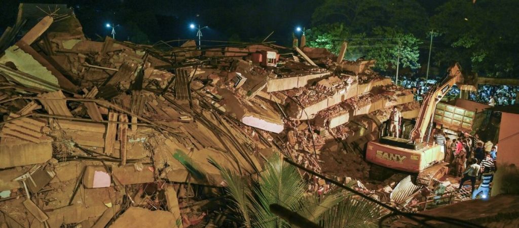 Ινδία: Αυξάνονται τα θύματα από την κατάρρευση πολυκατοικίας – Στους 26 οι νεκροί