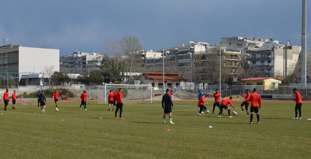 Ποδοσφαιριστής του Πλατανιά βάπτισε χριστιανό τον Αλβανό πρώην συμπαίκτη του (βίντεο)