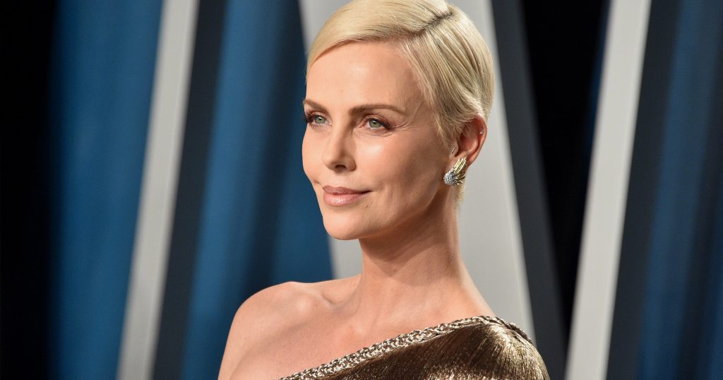 Σαρλίζ Θερόν: «Δεν έχω γνωρίσει κανέναν άνδρα εδώ και πέντε χρόνια» (βίντεο)