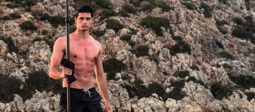 GNTM 3: Χαμός στο Twitter για τον Κρητικό εύζωνα που «κόπηκε» (φώτο)