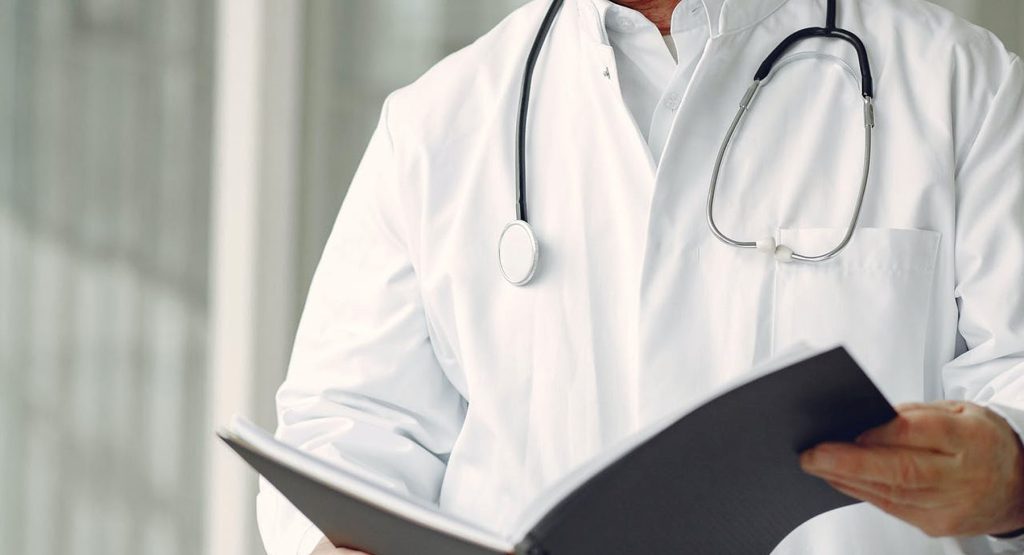 Γερμανία: Γιατρός συνελήφθη έπειτα από υποψίες ότι νάρκωνε και κακοποιούσε σεξουαλικά ασθενείς του