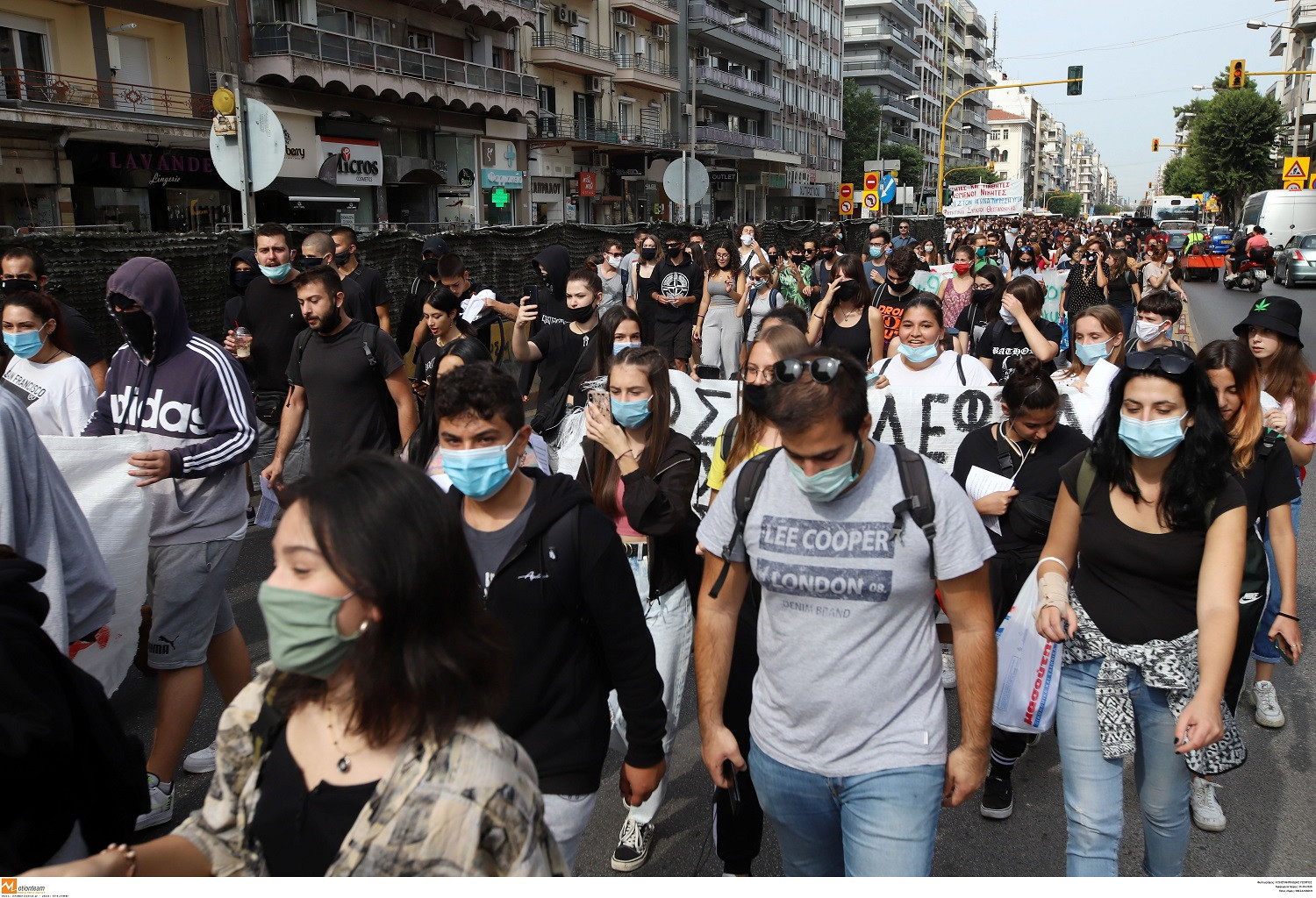 Θεσσαλονίκη: Μαθητές έκαναν πορεία στο κέντρο της πόλης για τα αιτήματα των καταλήψεων