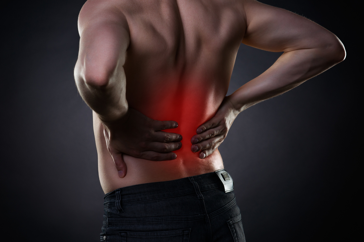 Πόνος στην πλάτη: Τα αίτια και πώς να τον αντιμετωπίσετε για να ανακουφιστείτε