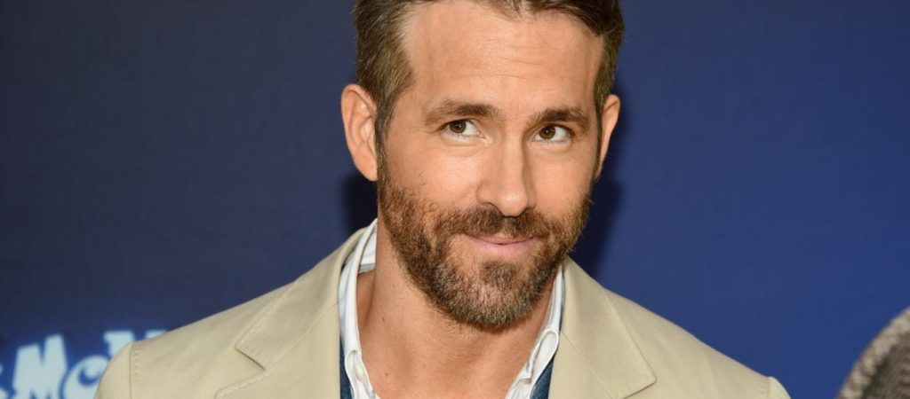 «Άρωμα» από Χόλιγουντ στην Ρέξαμ – Σκέψεις από τον Ράιαν Ρέινολντς για αγορά των μετοχών