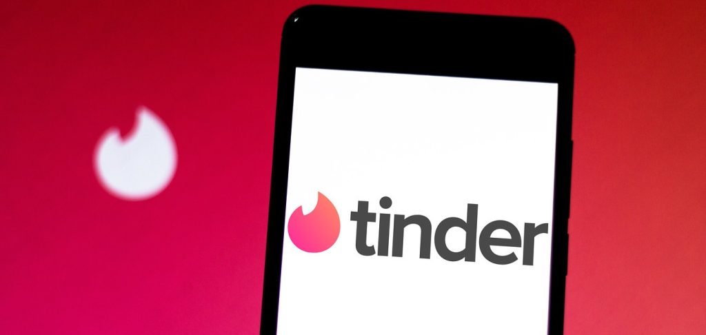 Αυστραλία: Γυναίκα «έφαγε» μισό εκατομμύριο ευρώ από δύο άντρες μέσω Tinder (φωτό)