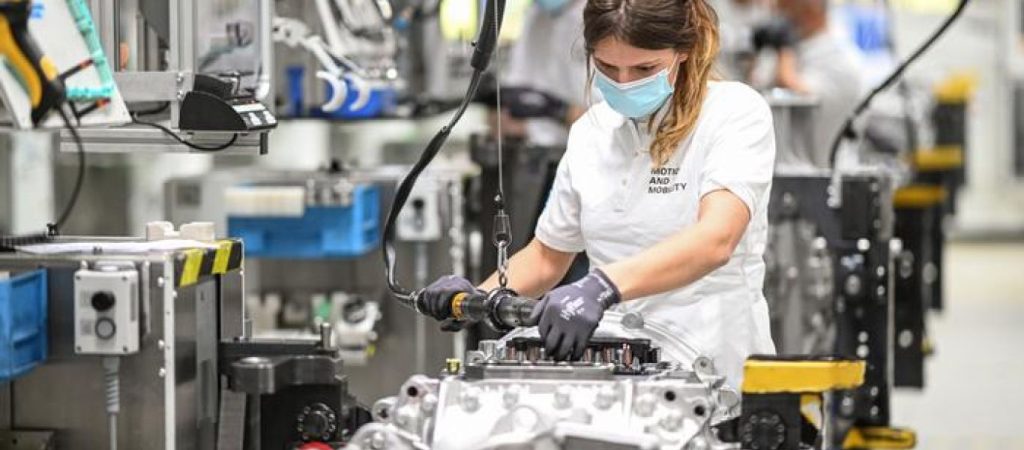 DW: «Μικρότερη τελικά η ύφεση της γερμανικής οικονομίας»