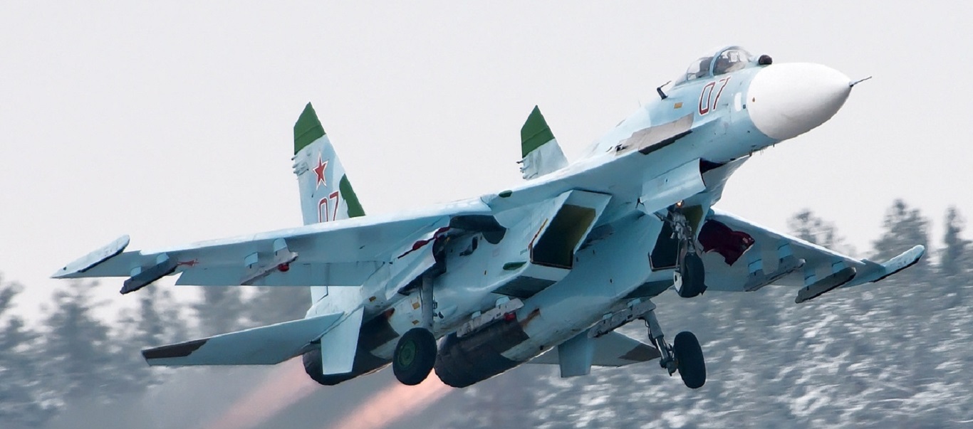 Scrabble για ρωσικό Su-27 – Πλησίαζε στα σύνορα αμερικανικό βομβαρδιστικό