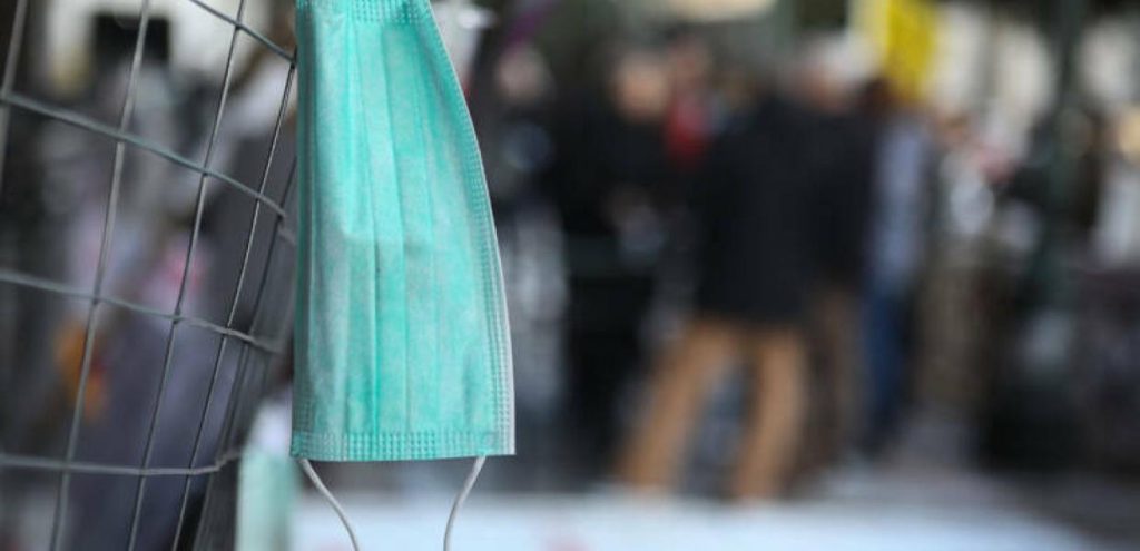 «Κυνήγι» κατά των αρνητών της μάσκας: Σχηματίστηκαν 44 δικογραφίες!