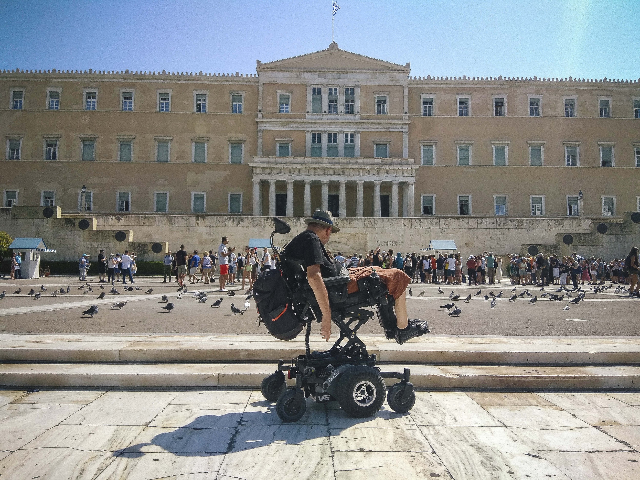 «Γολγοθάς» η ζωή των αναπήρων στην Αθήνα: Η πρωτεύουσα είναι μόνο για τους… «τέλειους»