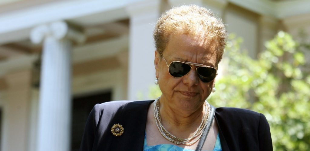 Την «βρήκε» την λύση μέλος της επιτροπής για τον κορωνοϊό για τα ΜΜΜ: «Να πηγαίνετε με τα πόδια»!