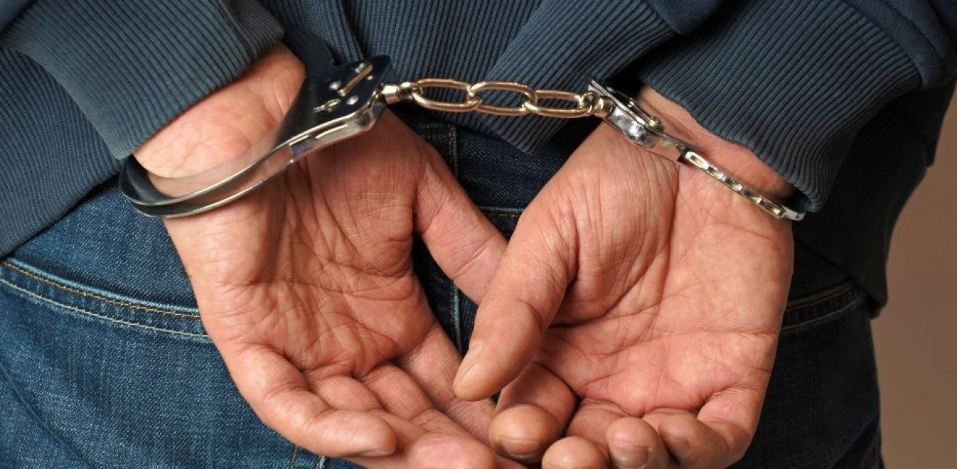 Λάρισα: Χειροπέδες στον «εγκέφαλο» σπείρας που είχε διαπράξει 46 απάτες – Πως εξαπατούσε τους επιχειρηματίες