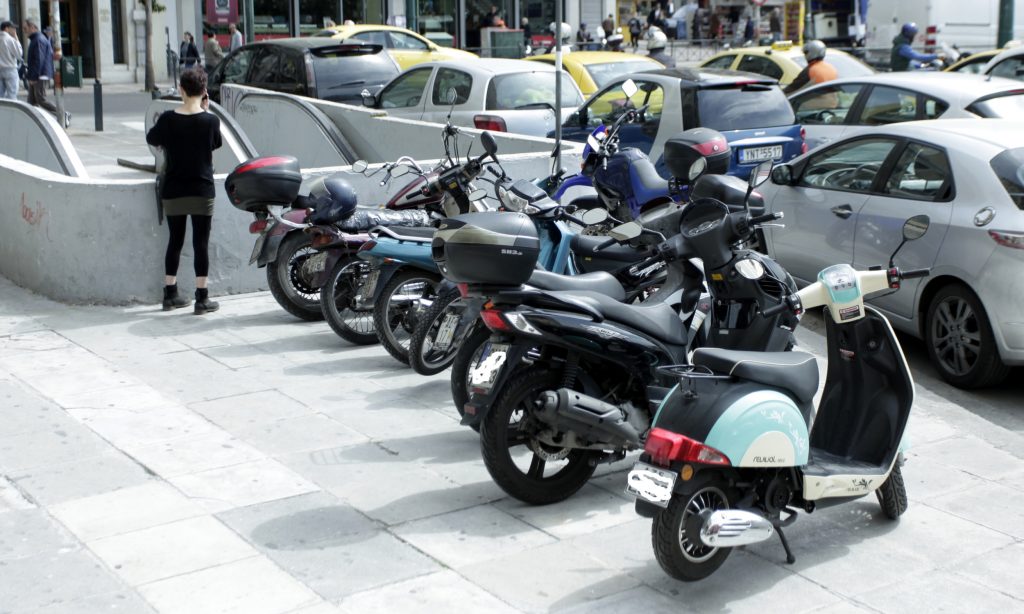 Δίπλωμα κατηγορίας Β: Εκτός από αυτοκίνητο οι κάτοχοι θα μπορούν να οδηγήσουν και μηχανή ως 125 κυβικά