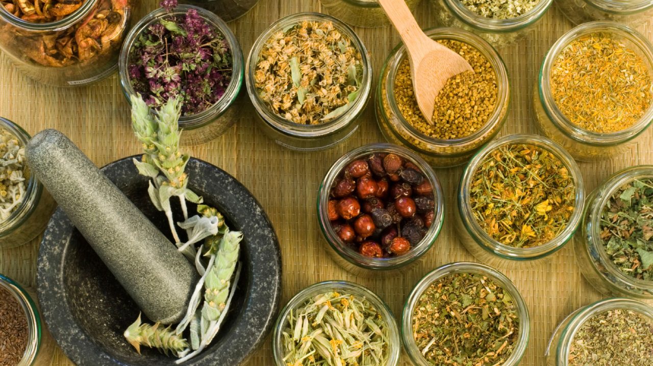 Θαυματουργά: Aυτά είναι τα βότανα που ενισχύουν τη μνήμη