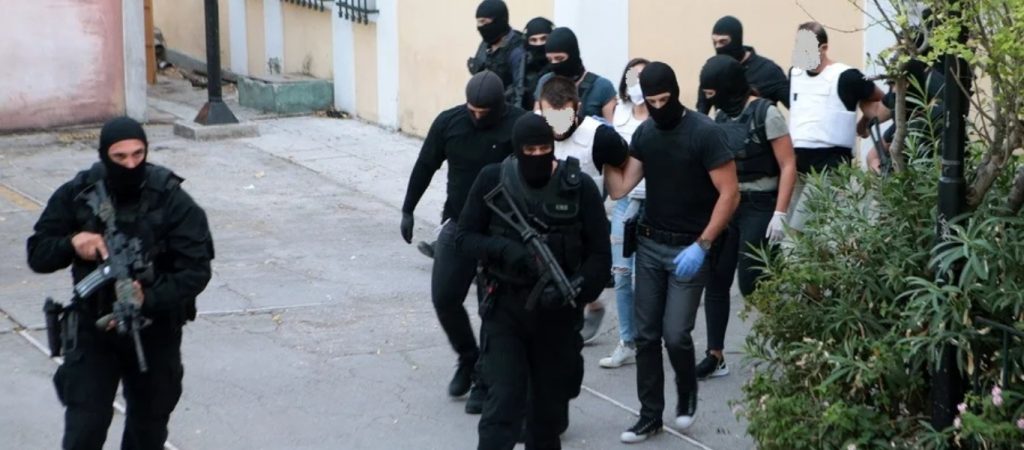 Γιάφκα στο Κουκάκι: Η επιχείρηση της αντιτρομοκρατικής για να φτάσει στα ίχνη των τριών συλληφθέντων