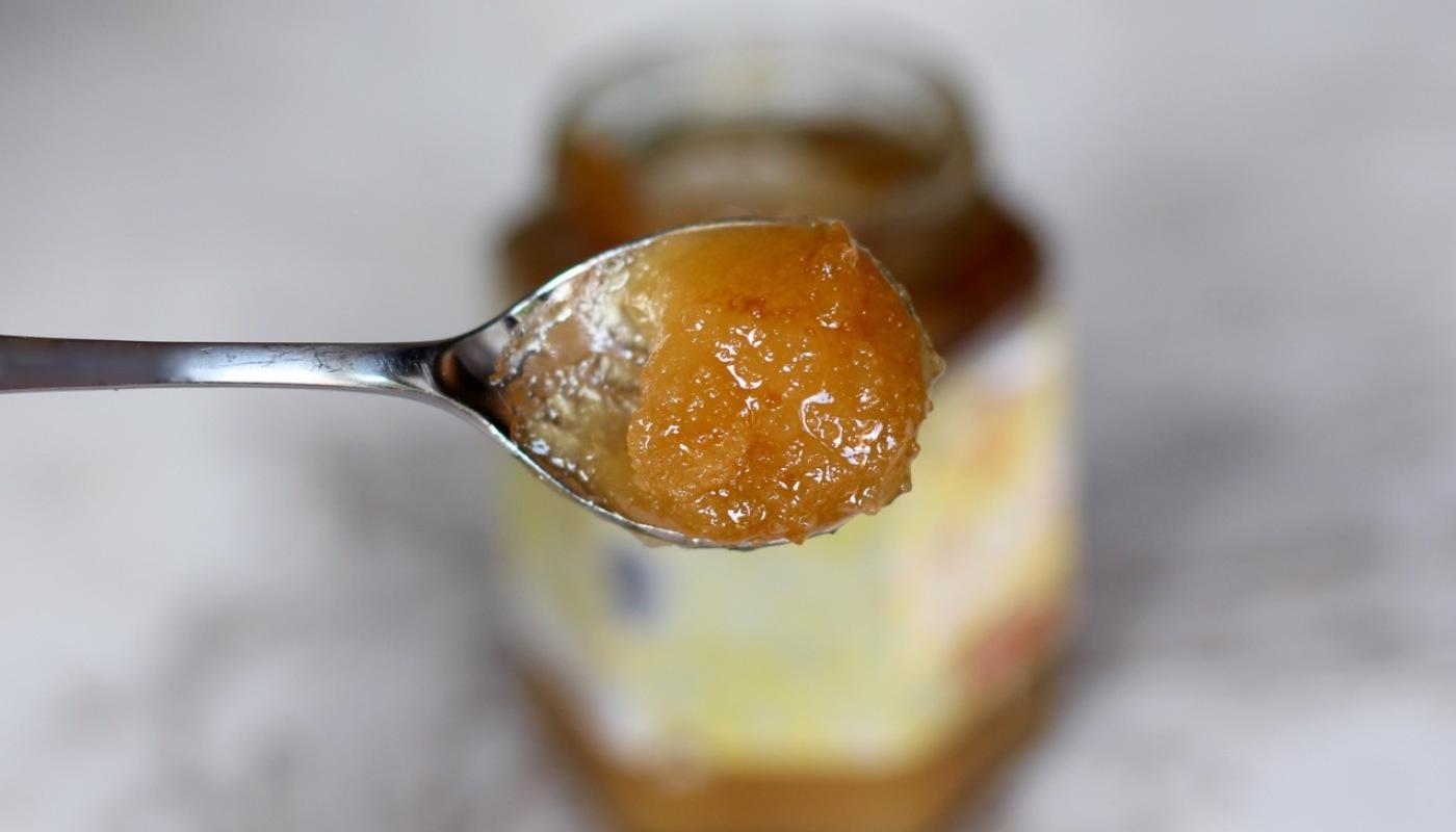 «Ζαχάρωσε» το μέλι σας; – Το κόλπο για να το επαναφέρετε (βίντεο)