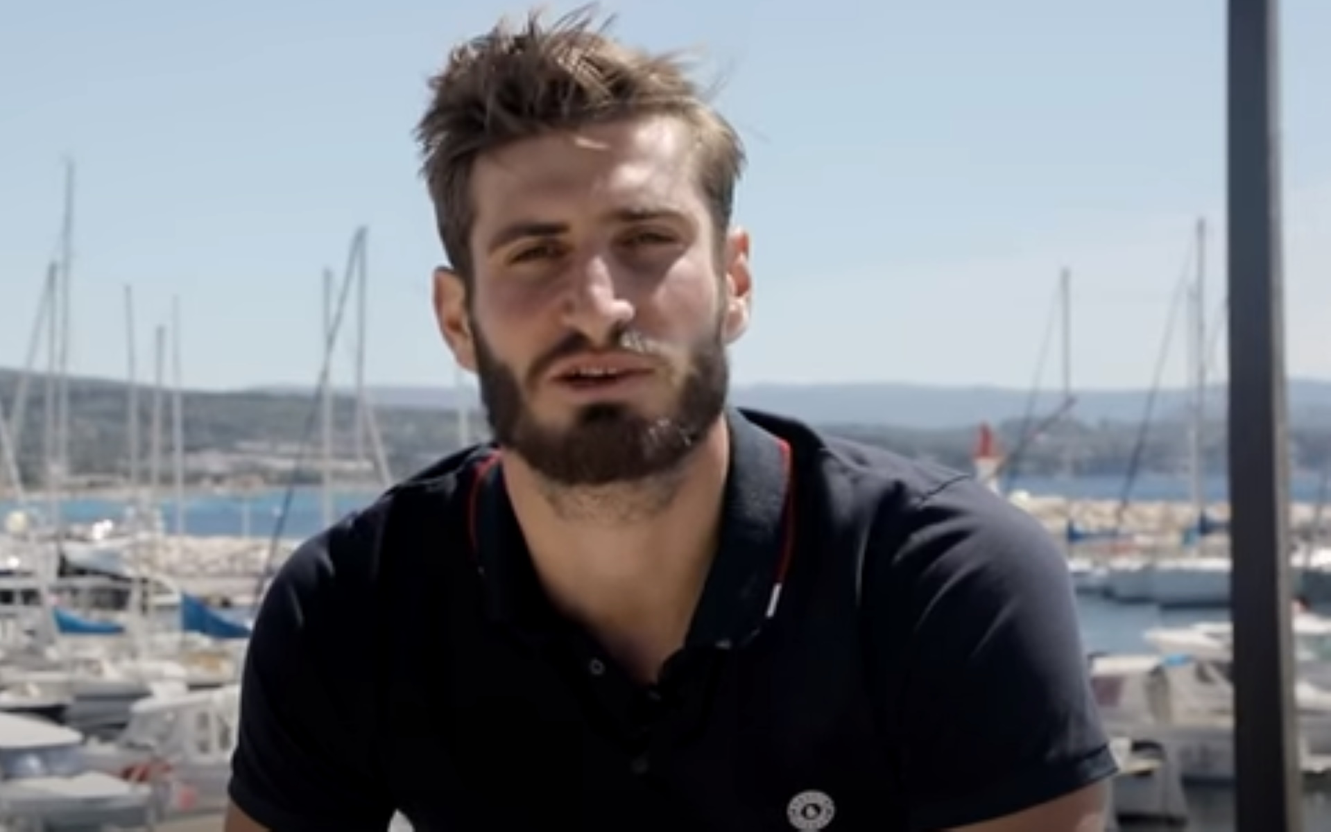 Γάλλος διεθνής ποδοσφαιριστής ψάχνει ομάδα με αγγελία στο διαδίκτυο!