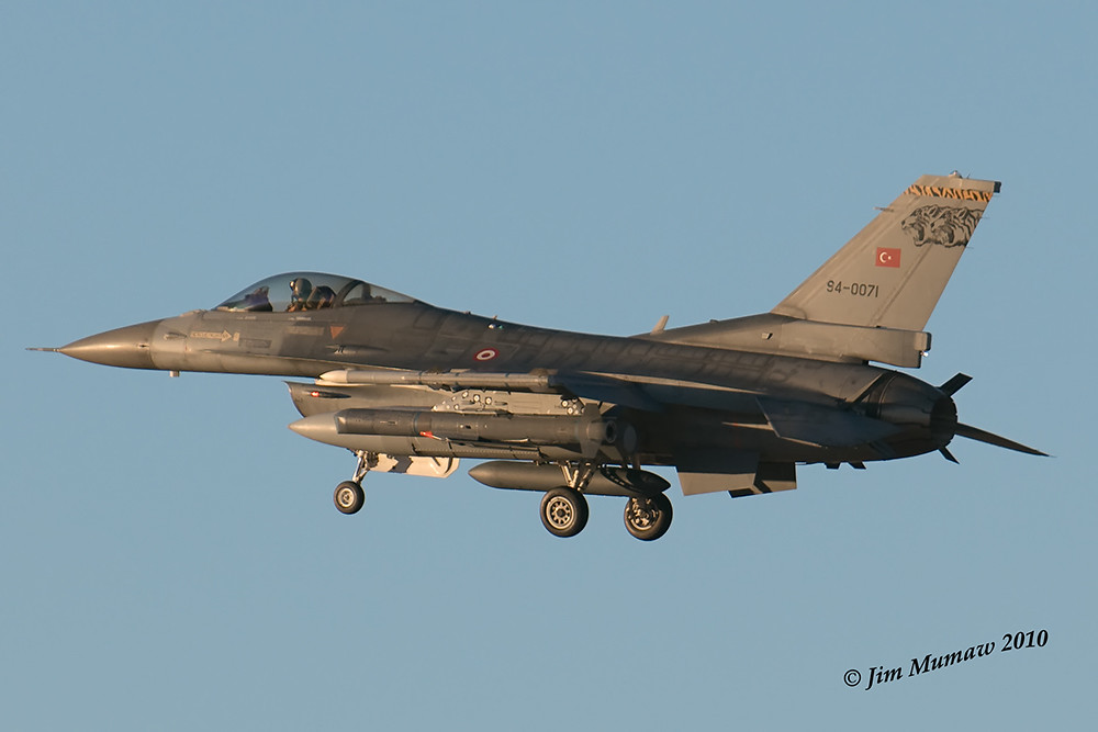 Η τουρκική Αεροπορία ασκείται για επιθέσεις κατά σκαφών του ΠΝ: F-16 με βλήμα SLAM-ER