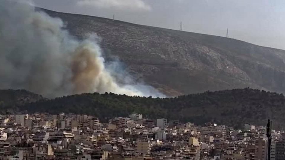 Φωτιά στον Καρέα: Βελτιωμένη η εικόνα -Ορατοί και στο κέντρο της Αθήνας οι καπνοί (βίντεο) (upd)
