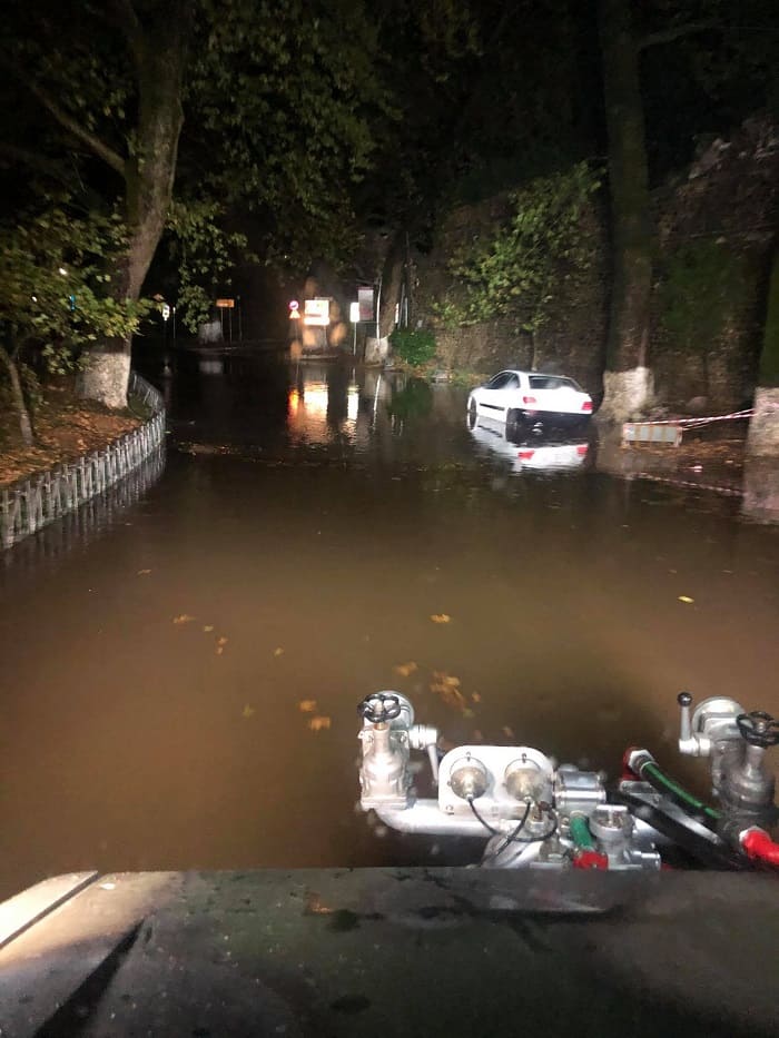 Κύμα κακοκαιρίας: Ξεριζώθηκαν δέντρα στην Κέρκυρα