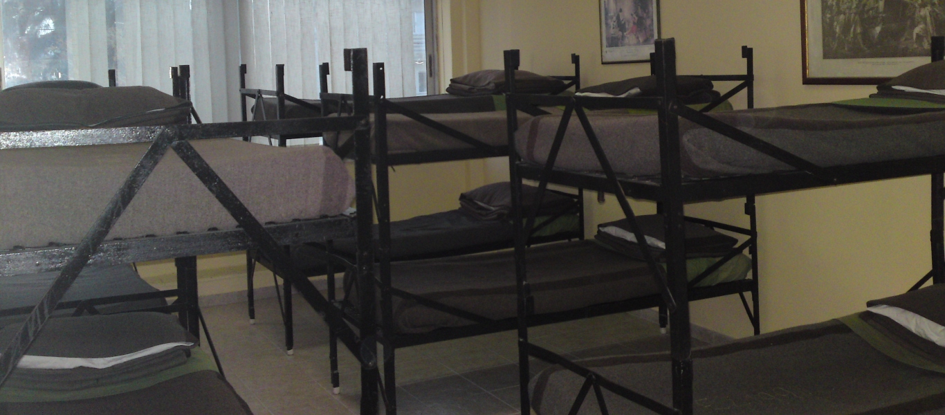 Και στρατιωτικά κρεβάτια σε πρόχειρο καταυλισμό λαθρομεταναστών μέσα στον ορεινό όγκο Σουφλίου! (φωτό)
