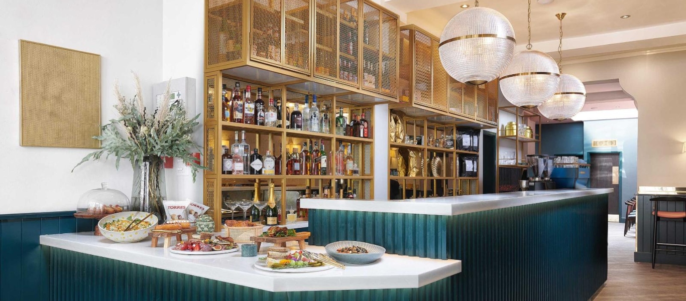 Λονδίνο: Κατάστημα προσφέρει καφέ στην εξωφρενική τιμή των… 55 ευρώ (φώτο)