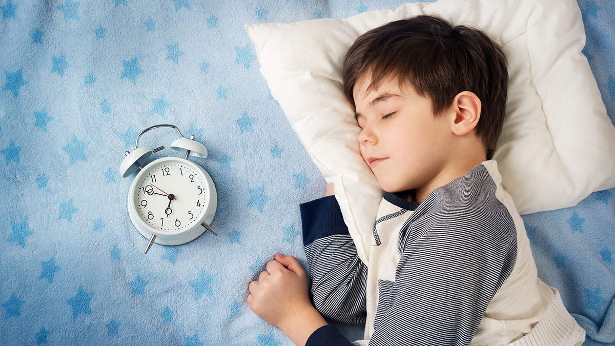 Τελικά τι ώρα πρέπει να πηγαίνει για ύπνο ένα παιδί ανάλογα με την ηλικία του; (φώτο)