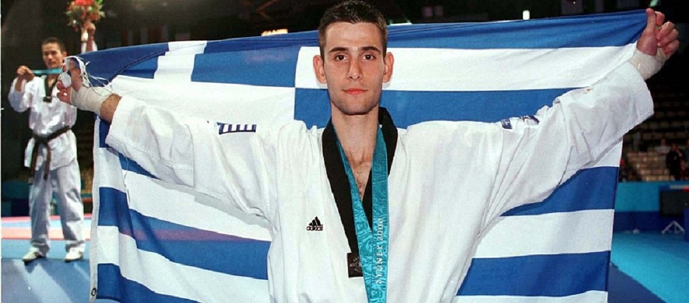 Μ.Μουρούτσος: Ποζάρει ως «χρυσός» Ολυμπιονίκης και δηλώνει «ευλογημένος» (φώτο)