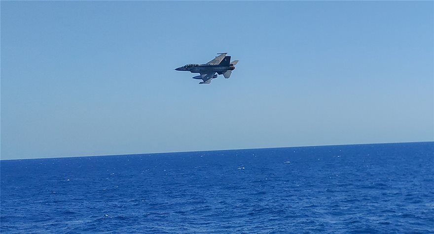 Δείτε εντυπωσιακά πλάνα από τις ασκήσεις των Ενόπλων Δυνάμεων Ελλάδας-Αραβικών Εμιράτων (βίντεο-φωτο)