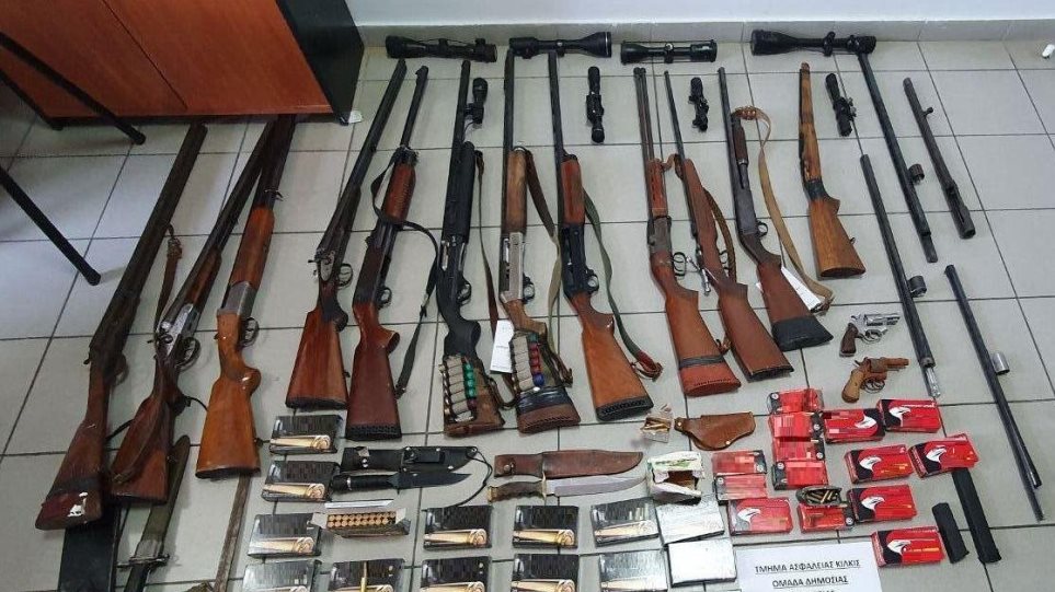 Ολόκληρο οπλοστάσιο και εκατοντάδες σφαίρες σε σπίτι στο Κιλκίς