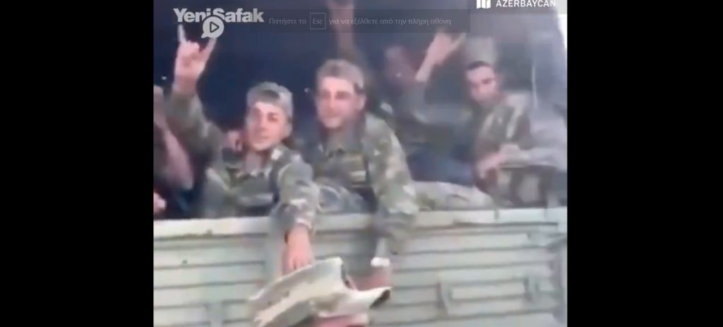 Αζέροι στρατιώτες αναχωρούν για το μέτωπο κάνοντας το σήμα των Γκρίζων Λύκων (βίντεο)