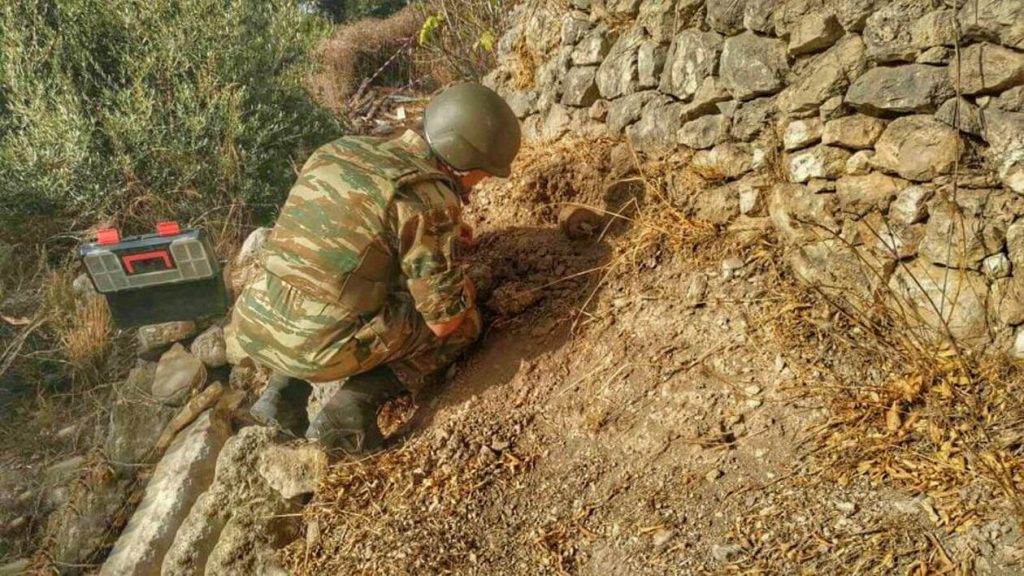 Σάμος: Βρέθηκε νάρκη δίπλα από σχολείο (φωτό)