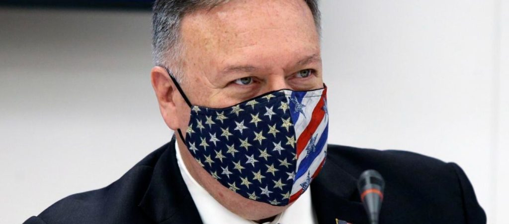 Έφτασε στην Κρήτη λίγο μετά τις 8 το απόγευμα ο Μάικ Πομπέο (βίντεο)