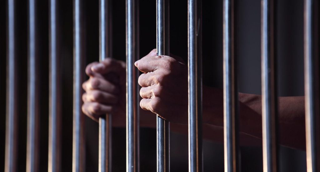 Ισπανία: Κρατούμενος έκοψε τα αυτιά του και τα… έφαγε