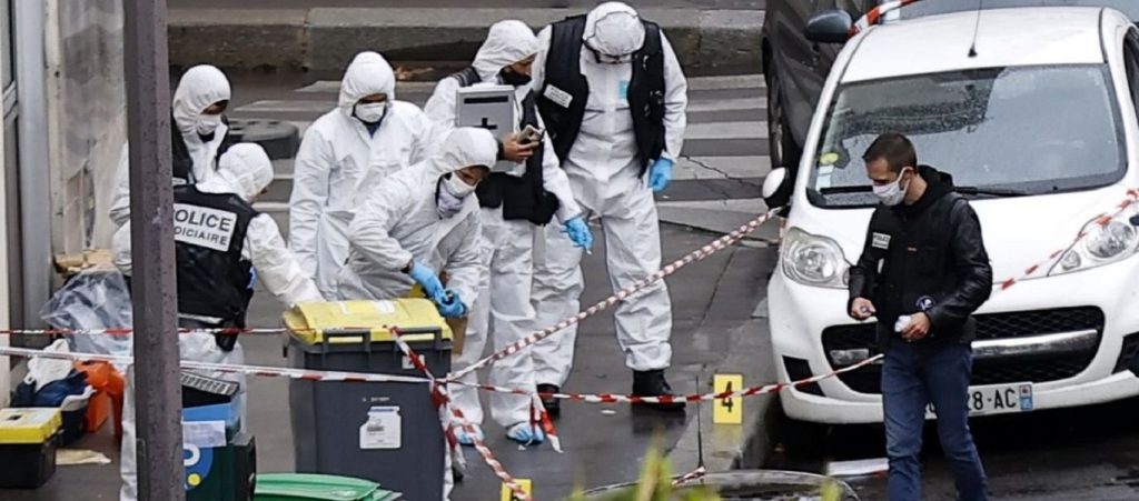 Επίθεση στο Charlie Hebdo: Με πλαστά στοιχεία κυκλοφορούσε ο Πακιστανός δράστης – Δεν είναι 18 ετών αλλά 25 (φώτο)