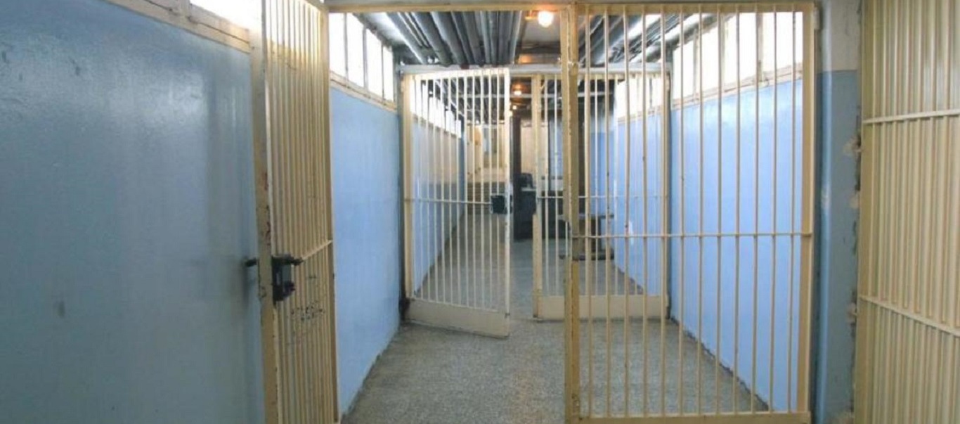 Φυλακές Άμφισσας: 40 λίτρα αλκοολούχου παρασκευάσματος εντόπισαν σε κελί (φώτο)