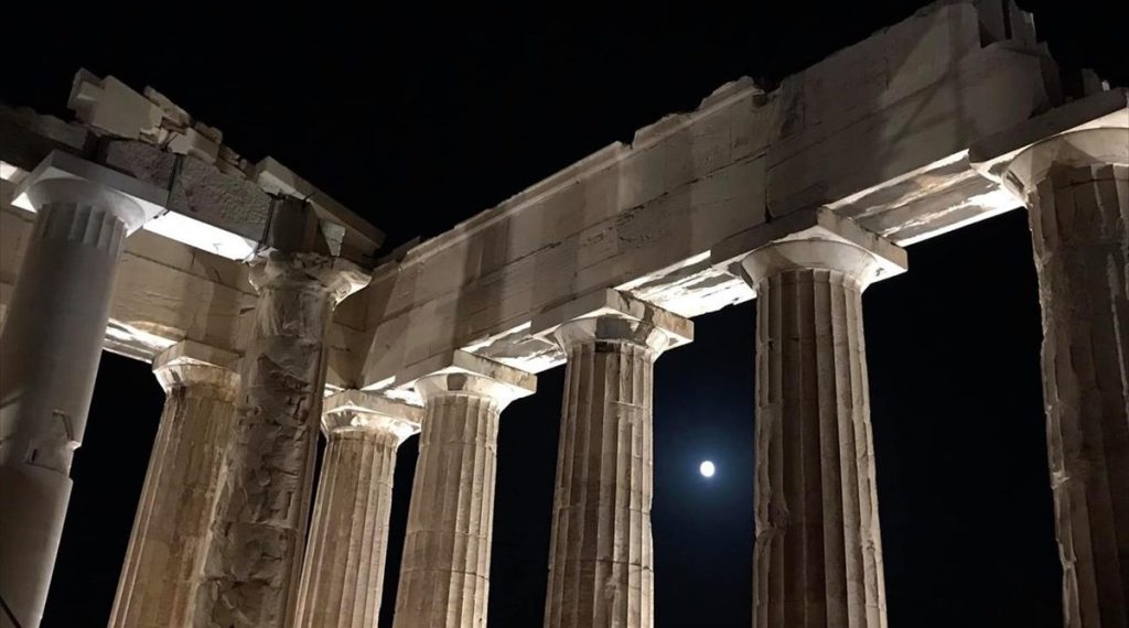 Ακρόπολη: Εγκαινιάζεται ο νέος φωτισμός (βίντεο)