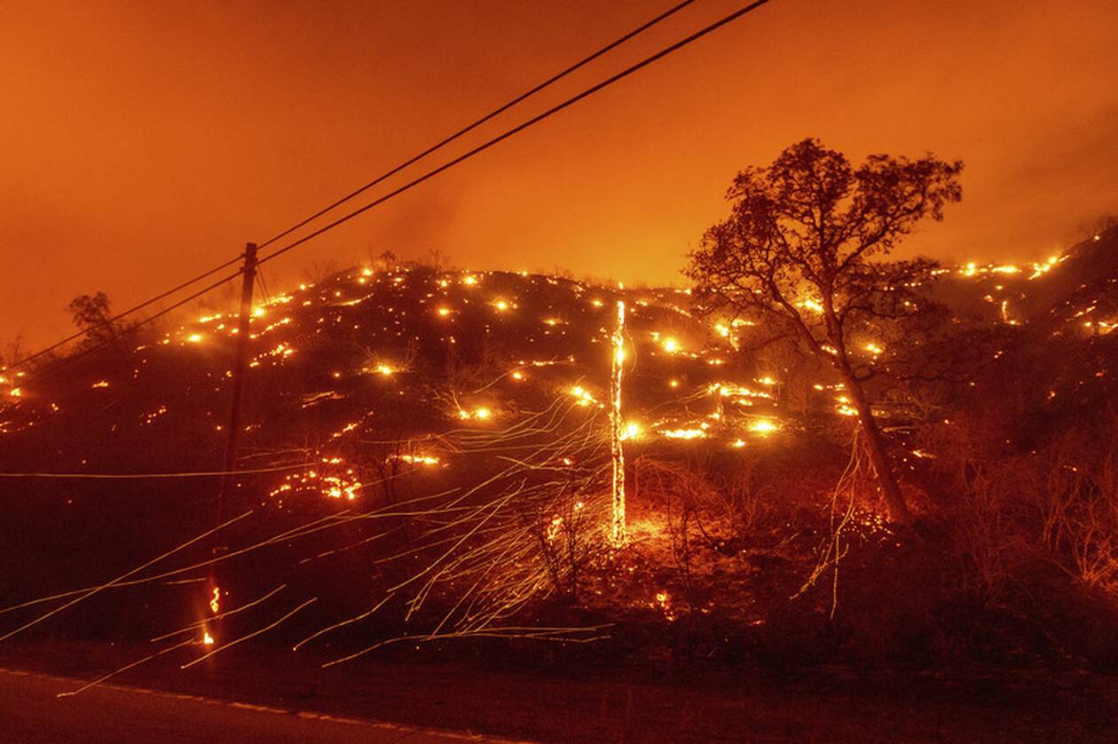 Συνεχίζονται οι ανεξέλεγκτες πυρκαγιές στην Καλιφόρνια – Ακόμα τρεις νεκροί (βίντεο)