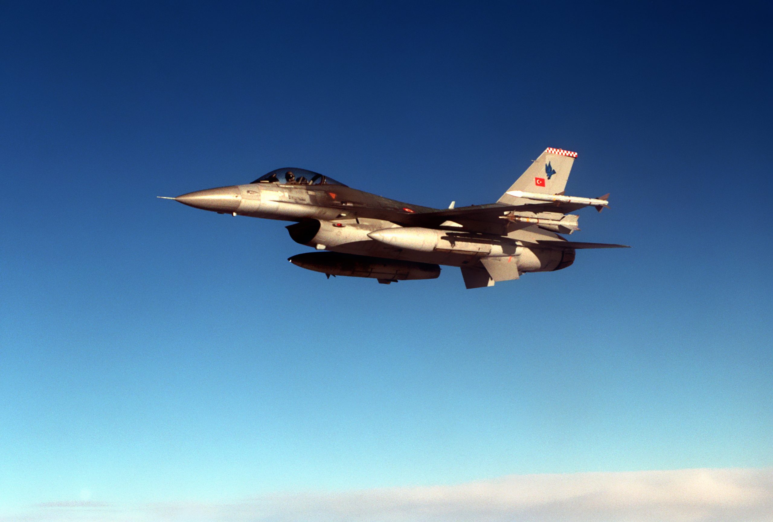 «Τουρκικό F-16 κατέρριψε αρμενικό μαχητικό εγγύς υποστήριξης Su-25» λέει η Αρμενία – Το αρνείται η Τουρκία (upd 4)