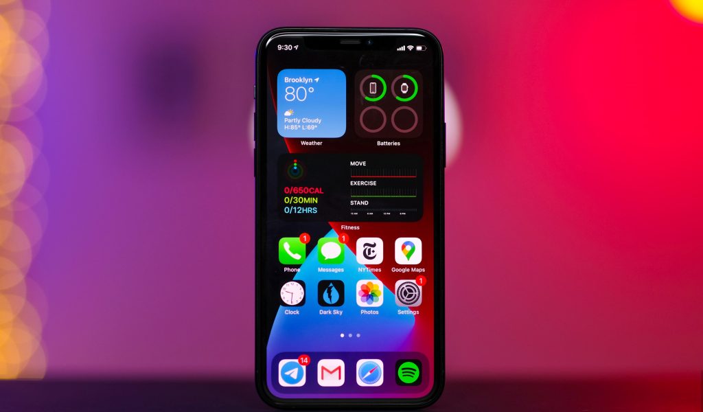 iOS 14: Μπορεί τα smartphones  να μας «ακούνε» όμως το νέο λογισμικό δίνει τη λύση στα iPhone