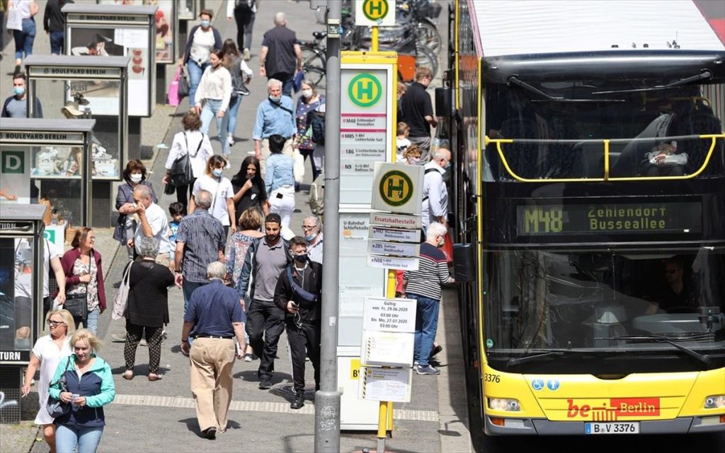 Η Γερμανία μετατρέπει την κοινωνία σε Big Brother: Περιορισμοί, πρόστιμα και έλεγχοι σε ιδιωτικές εκδηλώσεις