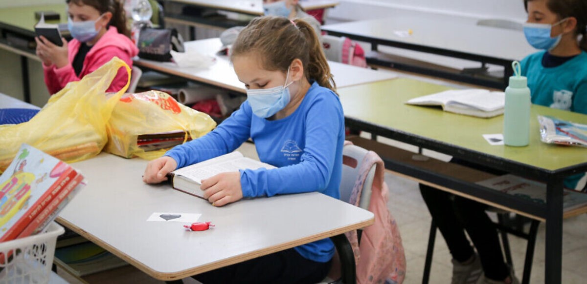 Στο υπουργείο Εσωτερικών οι νέες προδιαγραφές για τις μάσκες στα σχολεία
