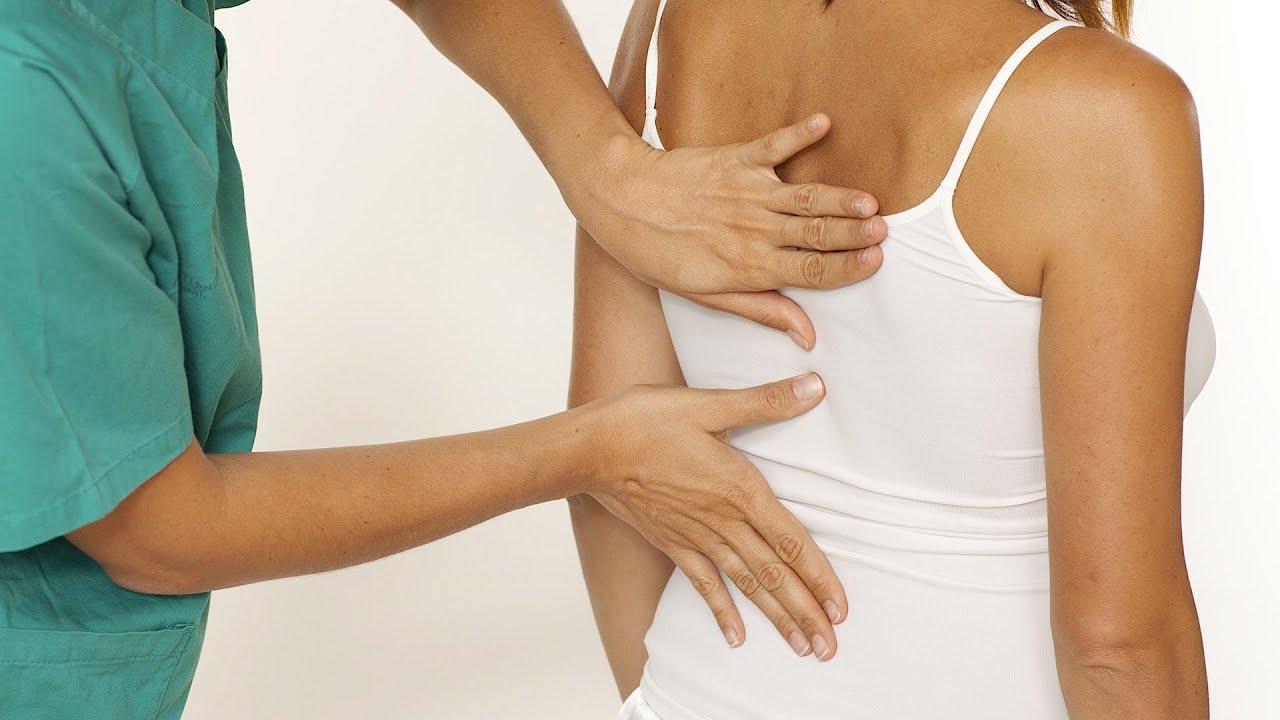 Βήχας και πόνος στην πλάτη: Τι μπορεί να σημαίνει για την υγεία σας – Πότε πρέπει να δείτε γιατρό
